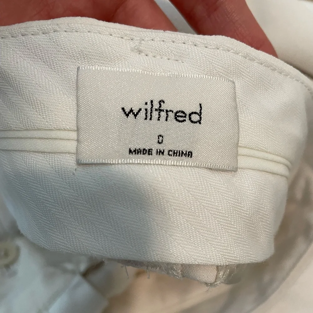 Aritzia reposhing this